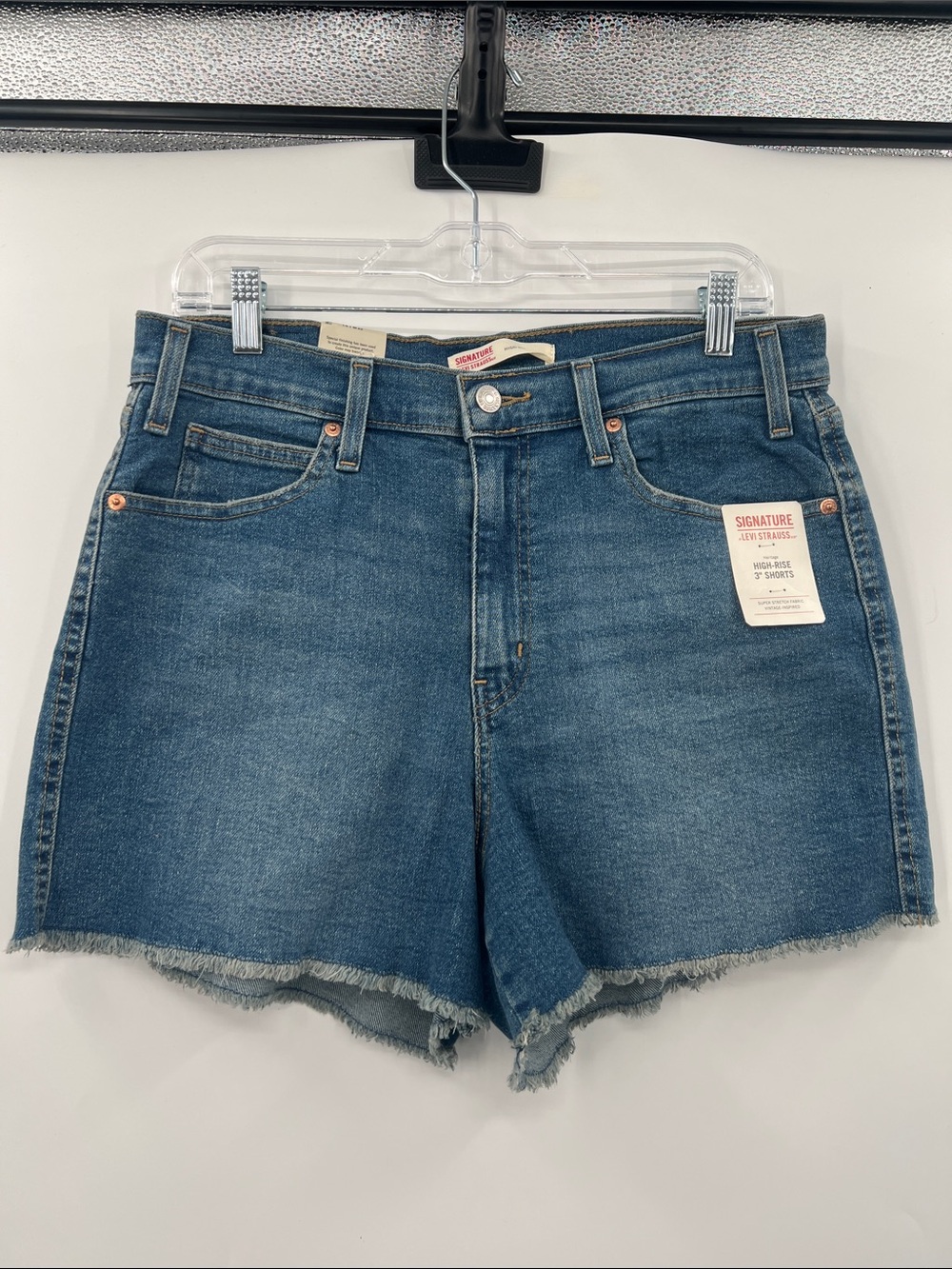 Size 14 W32  signature Levi Strauss Shorts   NWT